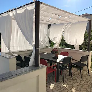 Mikelic Apartment Kampor